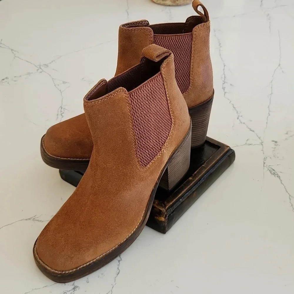 New! || DIBA TRUE || booties, Sz 8, Rust Suede, Chunky Heel, Platform